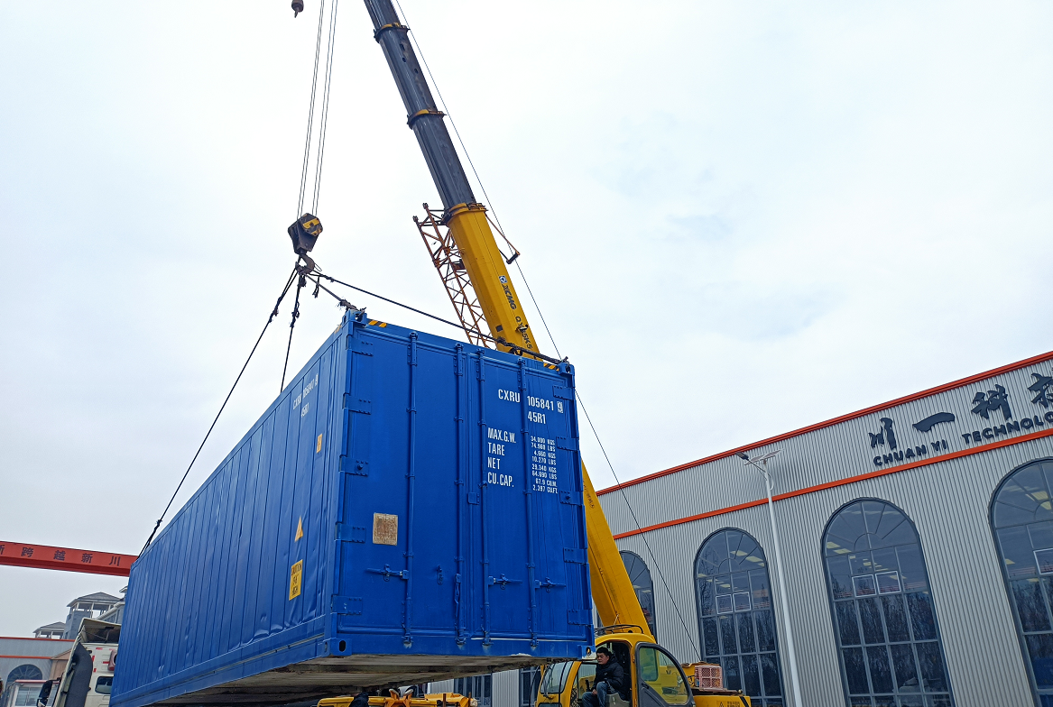 【川一股份】單級(jí)反滲透+軟化水設(shè)備裝柜發(fā)往俄羅斯