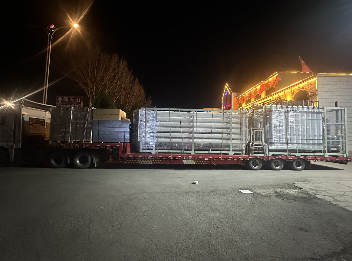 【川一股份】2?80T超濾設(shè)備+120T單級(jí)反滲透設(shè)備裝車(chē)發(fā)往廣西百色市